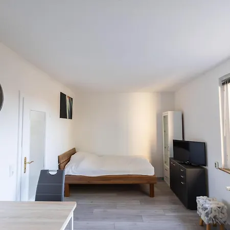 Exclusive Feeling Flat アパート